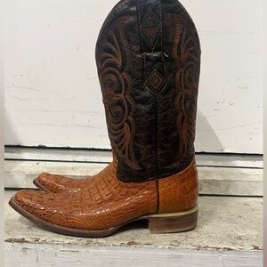 Im selling crocodile skin boots , they are a size 10 , worn a couple times
